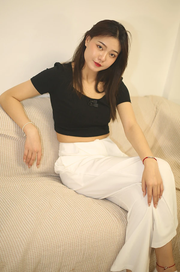 希威社美女张馨瑶居家私拍人体无圣光图集